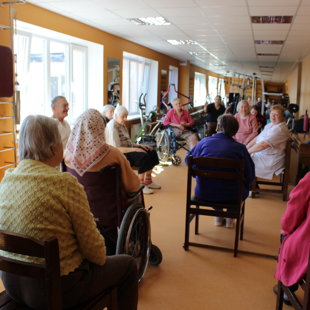 Ārstnieciskās vingrošanas nodarbības. Foto: Elena Boté